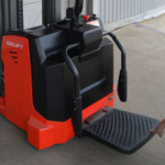 Фото 27 - Самоходный Штабелер с Платформой для Оператора BX-4520 OXLIFT 4,5 м 2000 кг.