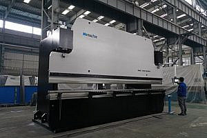 Фото 9 - MetalTec HBC 600/6000 листогибочные гидравлические прессы с ЧПУ большого тоннажа.