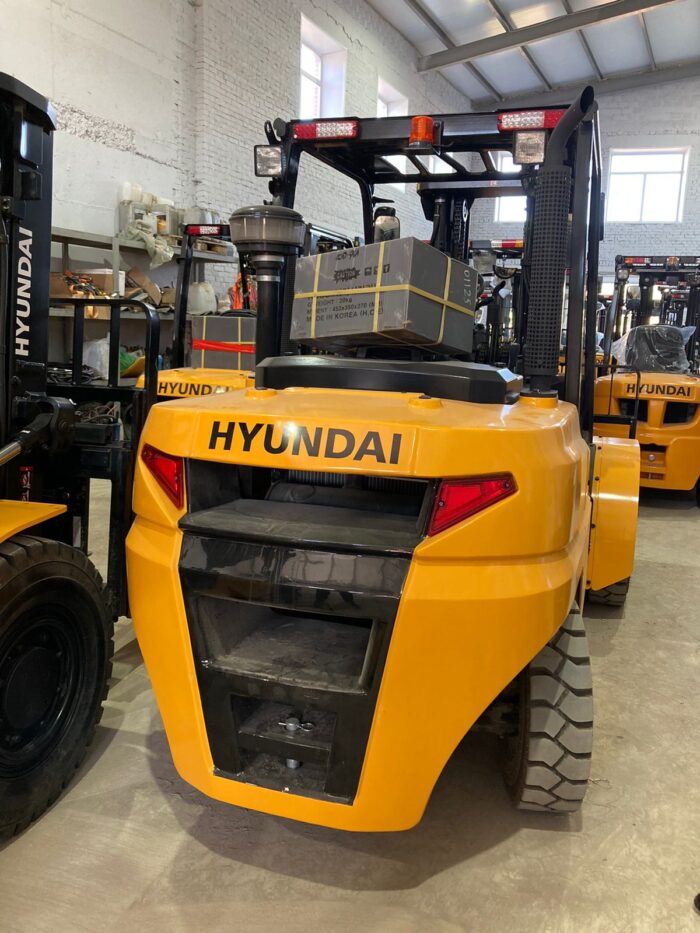 Фото 4 - Вилочный погрузчик Hyundai 50D-9SA.
